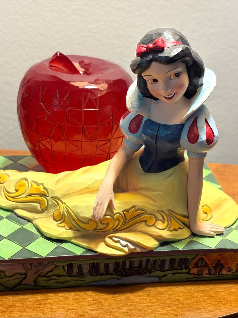 Jim Shore Disney Traditions SNOW WHITE & APPLE Figurine 6010098